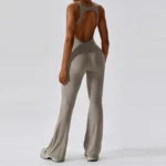 Tuta da Yoga a V Posteriore per Donna: Eleganza e Comodità per i Tuoi Allenamenti - immagine 4