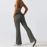 Tuta da Yoga a V Posteriore per Donna: Eleganza e Comodità per i Tuoi Allenamenti