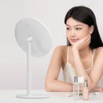DOCO Specchio per il Trucco Mini Desktop con LED - Eleganza e Funzionalità - immagine 2