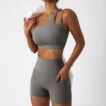 Hearuisavy - Tuta da Allenamento Scrunch 2 Pezzi Donna, Set da Yoga con Reggiseno Sportivo e Pantaloncini Fitness - immagine 3