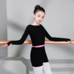Abbigliamento da Balletto per Ragazze - Body Off Spalla, Maglione Top, Pantaloncini e Ginocchiere - immagine 2