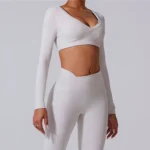 MIKETI – Top Yoga Donna a Maniche Lunghe Crop Push-Up, Traspirante e Quick-Dry