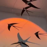 Ciondolo Rondine dell’Equilibrio – Decorazione Elegante per Casa & Giardino