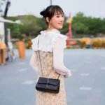 Velisse – Borsa a tracolla di lusso con nappe, paillettes e ricamo lettera V - immagine 6