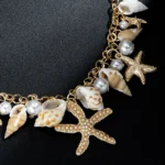 Doyours – Collana girocollo estiva multielemento con conchiglia, stella marina e perle - immagine 6