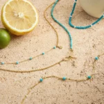 Doyours – Collana girocollo a doppio strato in acciaio inox blu turchese con fiore in zircone - immagine 4