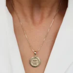Doyours – Collana segno zodiacale placcata oro con ciondolo moneta rotonda 12 costellazioni - immagine 2