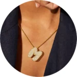 Doyours – Collana iniziale Bubble con zirconi pavé in rame placcato oro 18K