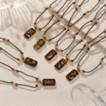 Doyours – Collana tarocchi rettangolare con Sole, Luna e Stelle in acciaio inox placcato oro 18K - immagine 3