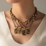 Doyours – Collana tarocchi rettangolare con Sole, Luna e Stelle in acciaio inox placcato oro 18K - immagine 2