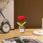 SunHug – Bambolina Positiva a Forma di Girasole Fatto a Mano, Decorazione da Tavolo con Messaggio d’Incoraggiamento - immagine 4