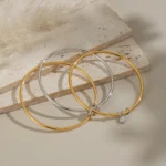 Doyours – Bracciale rigido multistrato bicolore in acciaio inox placcato oro 18K con pendente zircone - immagine 3