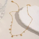 Doyours – Collana girocollo con fiori in zirconi cubici placcata oro 18K in acciaio inox - immagine 5