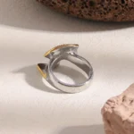 Doyours – Anello geometrico intrecciato bicolore in acciaio inox placcato oro 18K - immagine 4