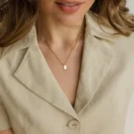 Doyours – Collana iniziale quadrata A-Z in acciaio inox placcato oro con targhetta - immagine 3