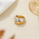 Doyours – Anello bicolore in acciaio inox placcato oro 18K con zircone a goccia d’acqua - immagine 4