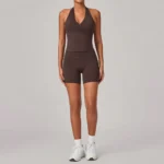 Completo yoga 2 pezzi donna con top corto e pantaloncini - immagine 6