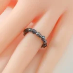 Anello con perle d’acqua dolce stile minimal chic - immagine 4