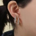 Orecchini a cerchio con zirconi CZ donna Huggie - immagine 2