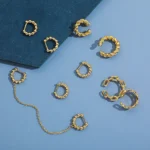 Orecchino a polsino oro con catene e perline metalliche