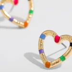 Orecchini a cuore multicolor smaltati stile boho chic - immagine 2