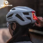 Casco bici leggero ROCKBROS con luce ricaricabile USB-C - immagine 4