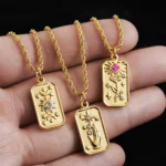Collana tarocchi vintage in acciaio dorato con ciondolo