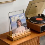 Espositore in acrilico per dischi in vinile con luce calda - immagine 4