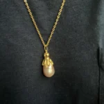 Collana vintage con perla barocca e ciondolo polpo - immagine 4