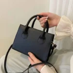 Borsa a tracolla piccola nera minimal minimalista - immagine 4