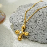 Collana unisex con croce spessa in acciaio inox oro 18K - immagine 4