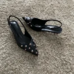 Sandali eleganti da donna con tacco alto e rivetti - immagine 3