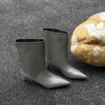 Stivali alti al ginocchio da donna con tacco basso - immagine 3