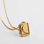 Collana medaglione luna apribile in acciaio inox