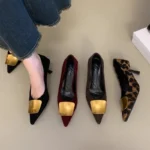 Décolleté slip on donna leopardate in pelle punta affusolata