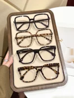 Set 4 occhiali geometrici eleganti con lenti trasparenti