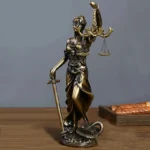 Statua dea della giustizia in stile retrò rame