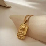 Collana oro con ciondolo irregolare e catena intrecciata - immagine 3