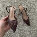 Sandali con tacco alto a punta eleganti con perline - immagine 5