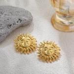 Orecchini vintage simbolo celeste in acciaio dorato 18K - immagine 4