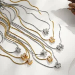 Collana con iniziale in zirconi placcata oro A-Z - immagine 4