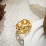 Anello donna catena cubana larga in acciaio dorato - immagine 3