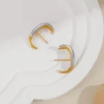 Orecchino a polsino lineare bicolore placcato oro 18K - immagine 4