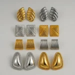 Orecchini geometrici a bottone in acciaio dorato 18K