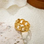 Anello donna catena cubana larga in acciaio dorato - immagine 4