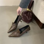 Décolleté donna in pelle morbida a punta con tacco sottile - immagine 4