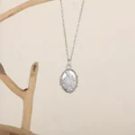 Collana medaglione ovale apribile con zirconi impermeabile - immagine 4