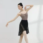 Gonna da balletto donna nera avvolgente con piume - immagine 3