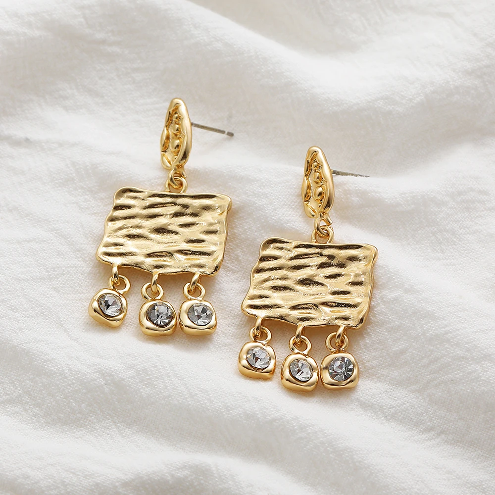 kf-S516975ab925a498192626ab564481afbv Orecchini pendenti quadrati martellati oro vintage - immagine 1