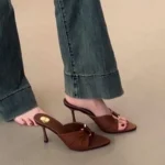 Sandali estivi donna con tacco sottile e punta aperta